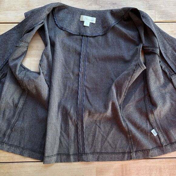 Women's Gray Sleeveless Button-Up Top - Picture 6 of 10